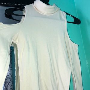 Fitted cold shoulder turtle neck